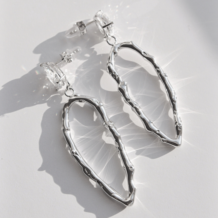 Nova Nymphe "Muse" with White Crystal