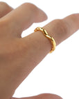 925 silver ring, 18k gold plated, heart shape, hypoallergenic, detail